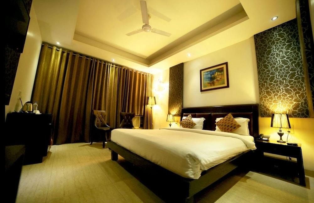 Golden Blossom Imperial Resorts Lucknow Exterior photo